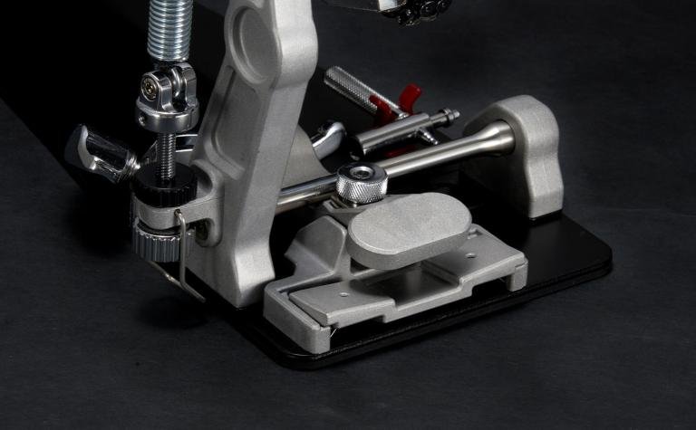 Roller Hoop Clamp com ajuste lateral do pedal Pearl Eliminator Mono Pro 2500 Series